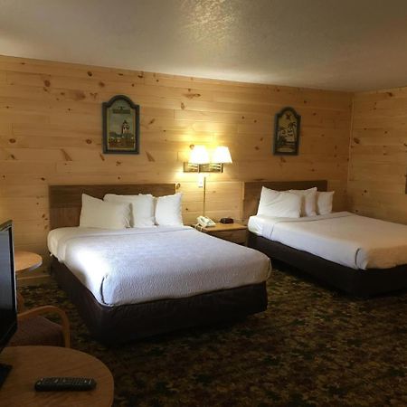 Great Mackinaw Beachfront Hotel Макино Сити Екстериор снимка