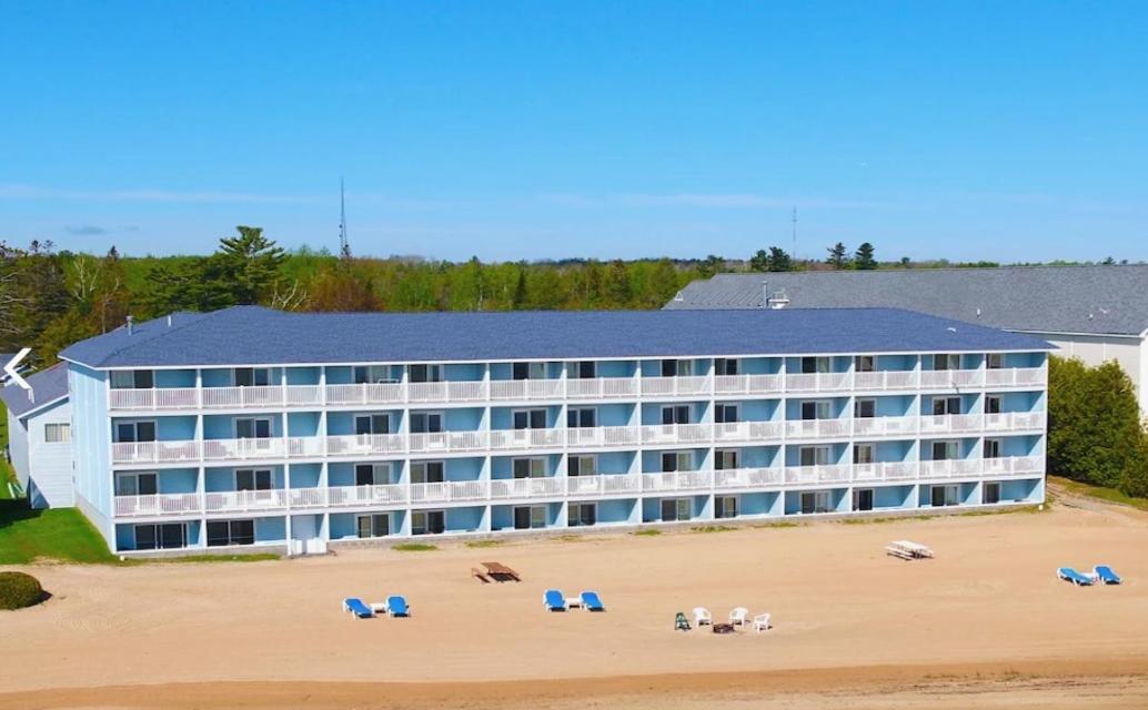 Great Mackinaw Beachfront Hotel Макино Сити Екстериор снимка