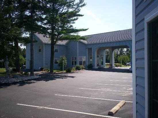Great Mackinaw Beachfront Hotel Макино Сити Екстериор снимка